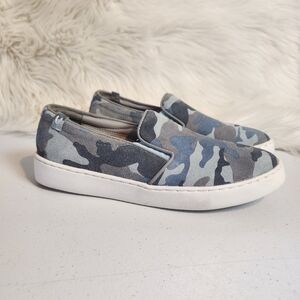 Vionic Shoes Avery Camo Slip On Sneakers Blue Camouflage Suede Women's Size 7